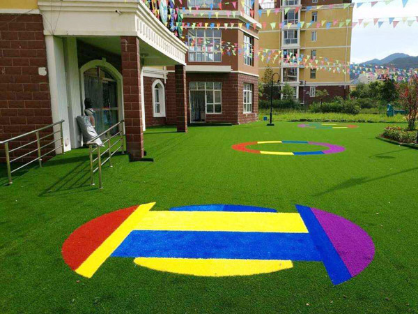 幼兒園草坪